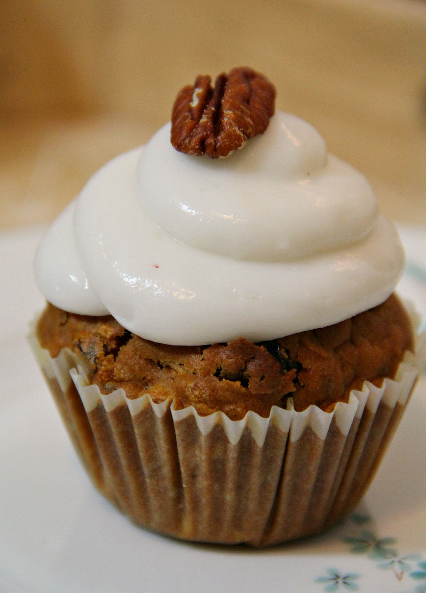 Vegan Carrot Cupcakes & Cream Cheese Frosting - The Vegan Eskimo