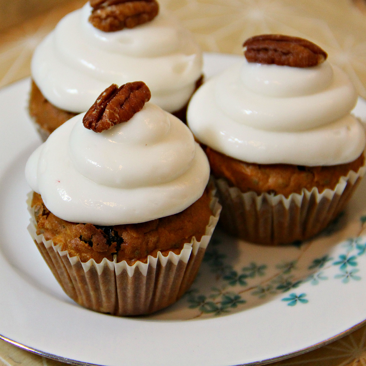 Vegan Carrot Cupcakes & Cream Cheese Frosting - The Vegan Eskimo