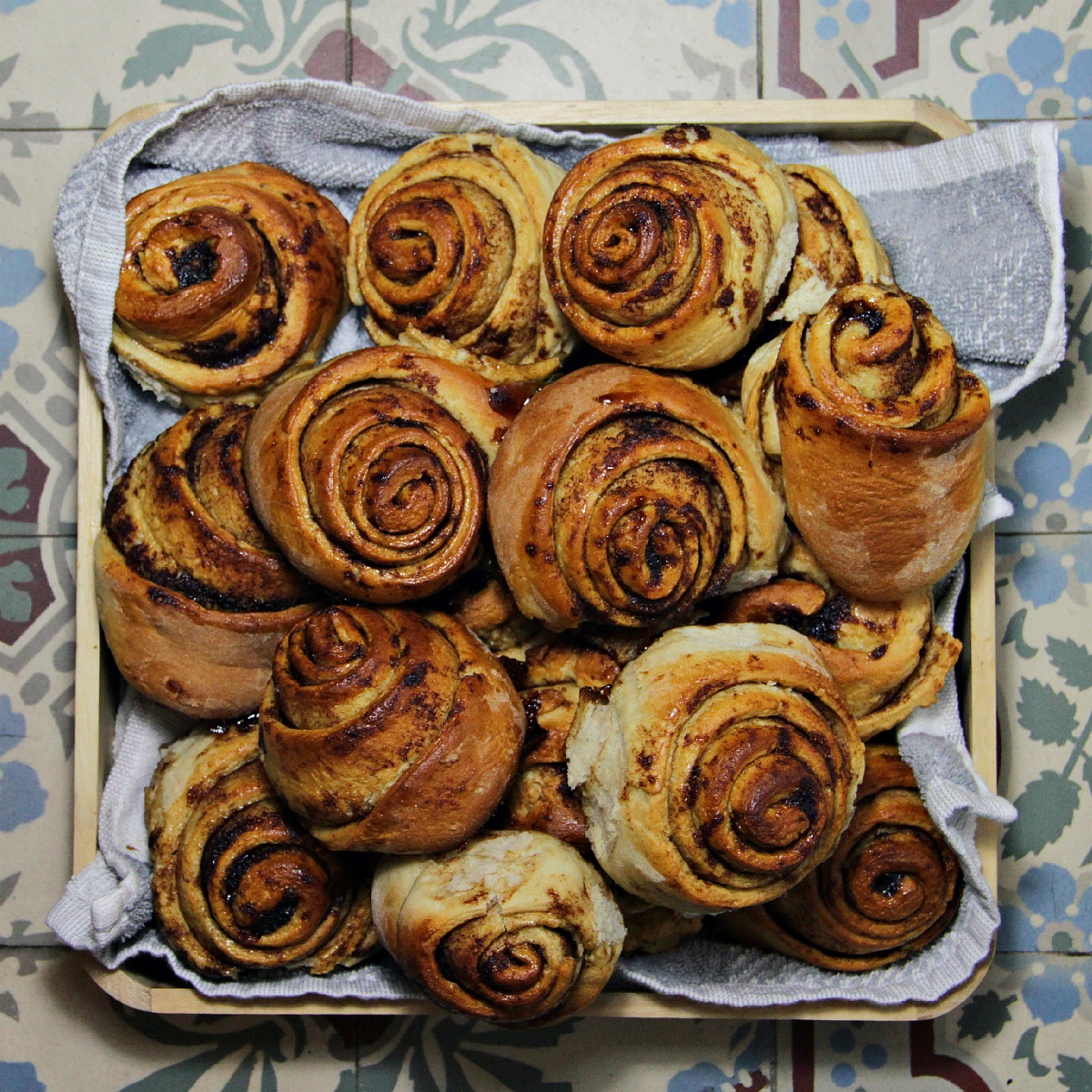 Vegan Cinnamon Rolls / Cinnabuns - The Vegan Eskimo