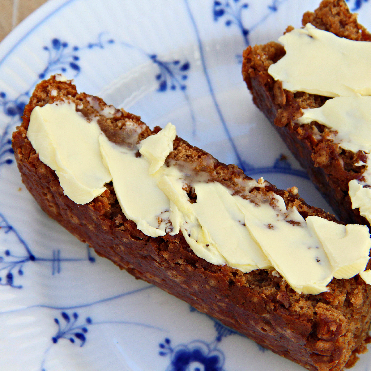 Vegan Danish Ølkage / Spiced Beer Cake - The Vegan Eskimo