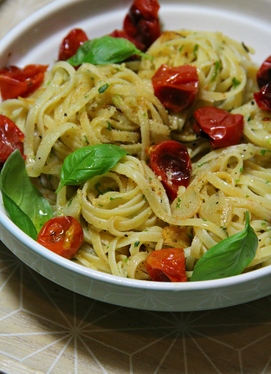 Pasta Aglio e Olio & Roasted Cherry Tomatoes - The Vegan Eskimo