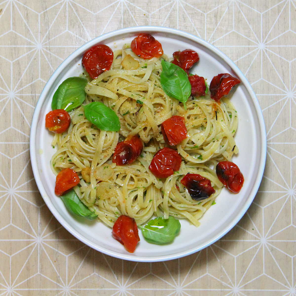 Pasta Aglio e Olio & Roasted Cherry Tomatoes - The Vegan Eskimo