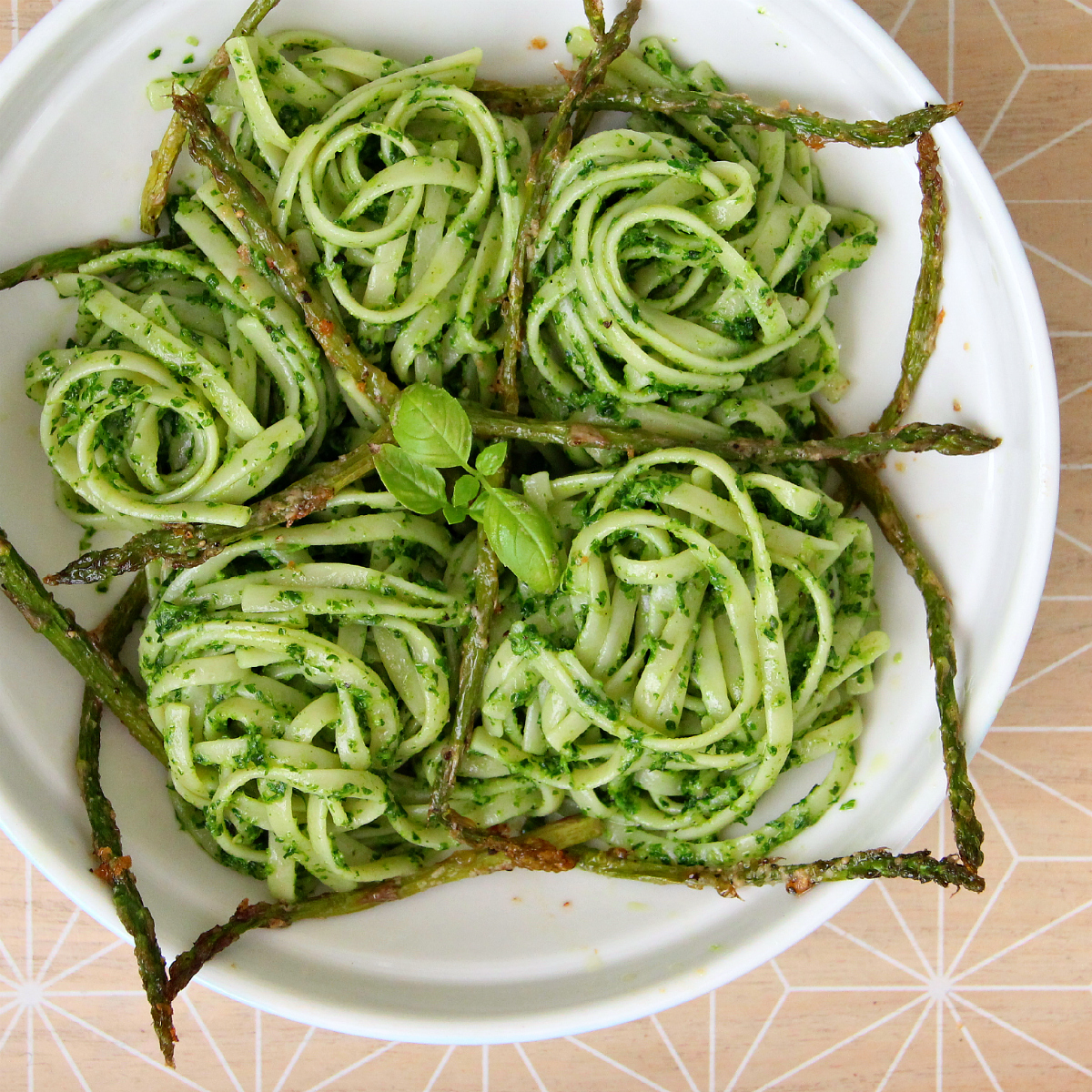 Vegan Pasta Parsley Pesto & Asparagus - The Vegan Eskimo