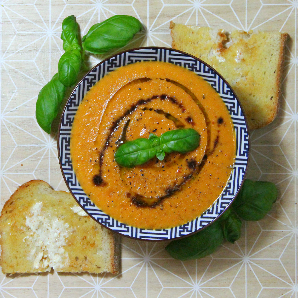 Vegan Roasted & Creamy Tomato Soup - The Vegan Eskimo