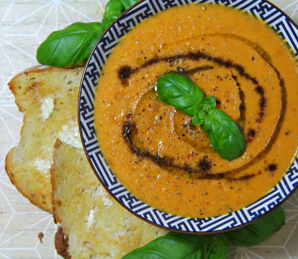 Vegan Roasted & Creamy Tomato Soup - The Vegan Eskimo