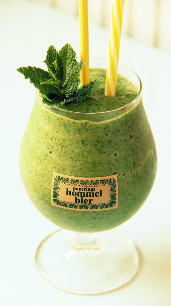 Vegan Green Spinach Celery Cucumber Smoothie - The Vegan Eskimo