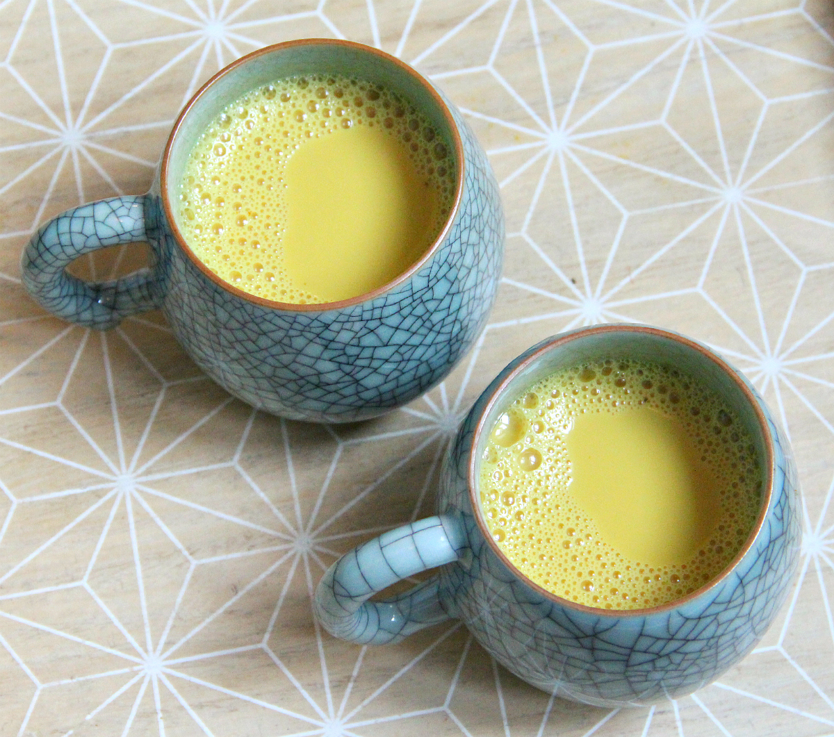 Vegan Haldi Doodh / Golden Turmeric Milk - The Vegan Eskimo