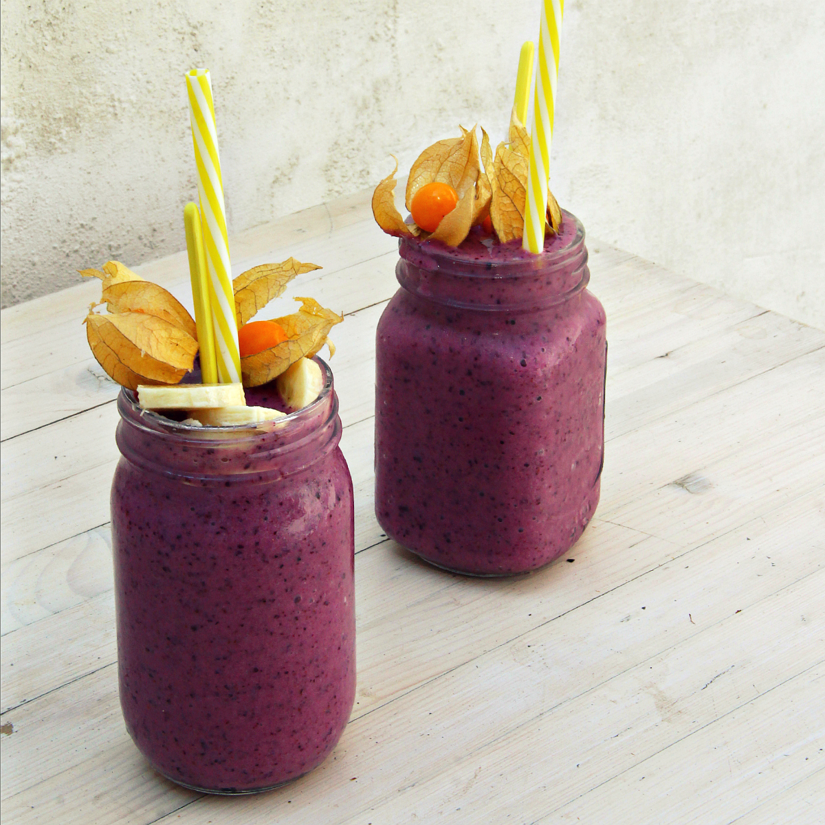 Violet Pineapple Blueberry Smoothie - The Vegan Eskimo